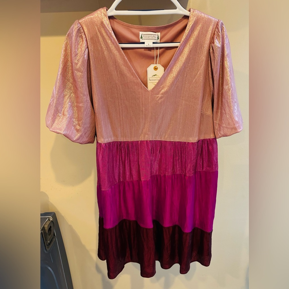 Gorgeous Loveriche puff sleeve flowy dress, new with tags, Large, shimmery